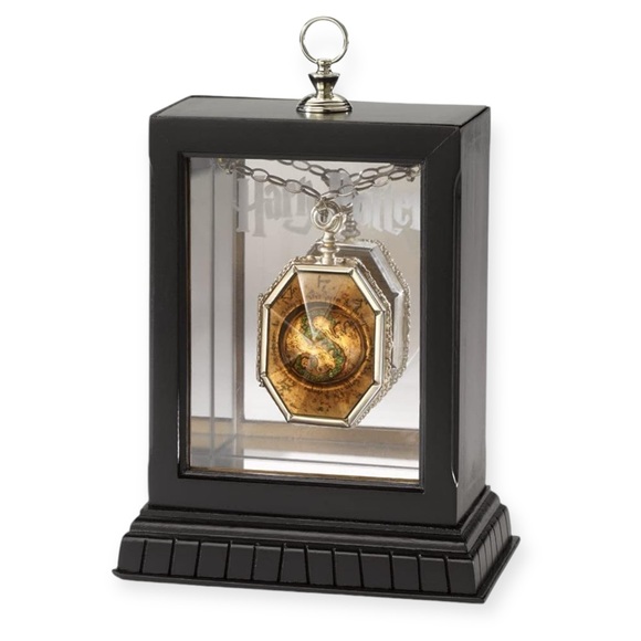 Harry Potter Horcrux Locket BRAND NEW Officially licensed - Picture 2 of 6